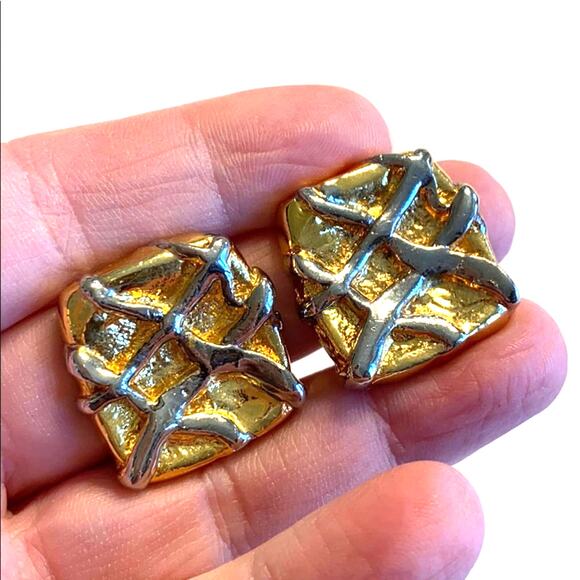 Vintage clip on earrings gold & silver metal mod textured dimensional squares - Picture 3 of 3
